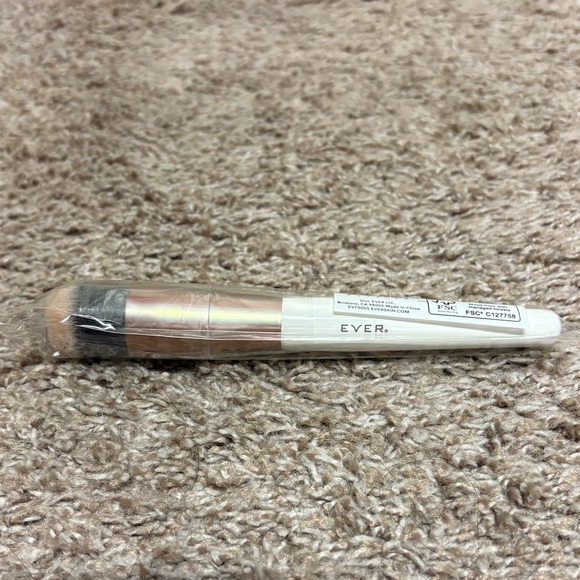 Ever Face 2 Foundation Brush vegan cruelty free synthetic bristles new in bag - Picture 2 of 9